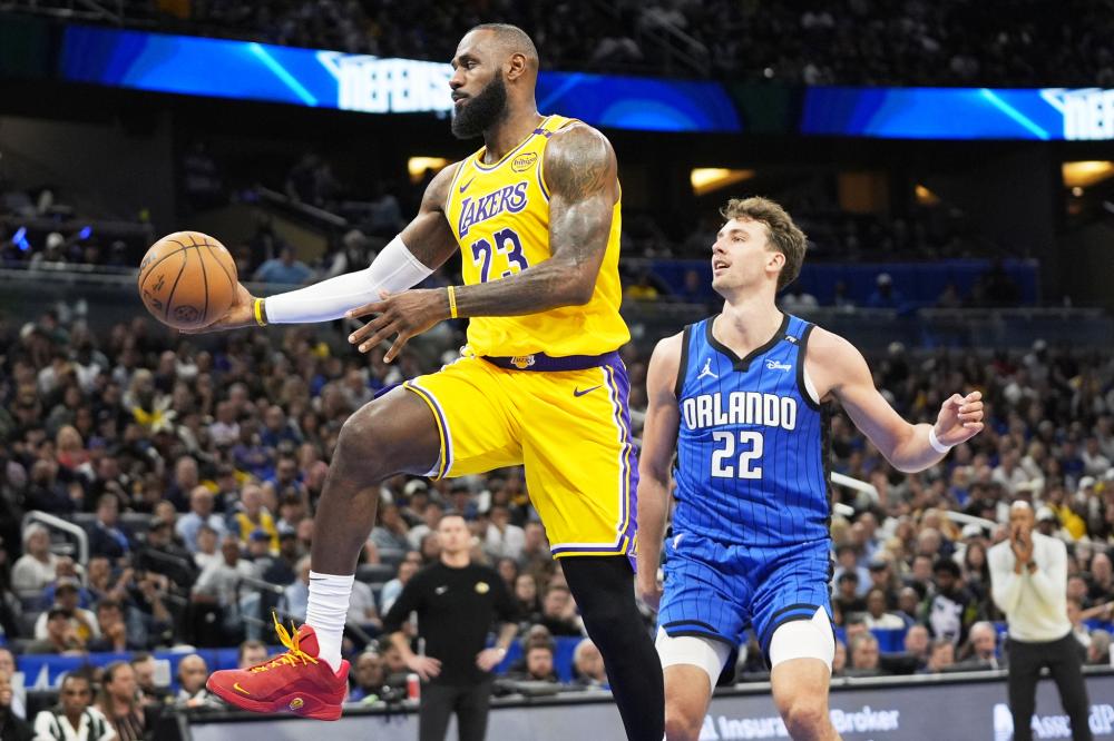 至少有两个 至少有两个